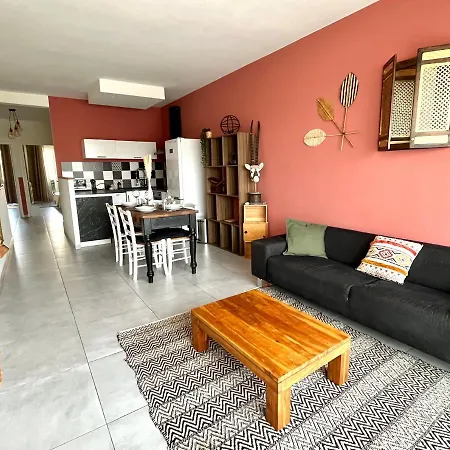 2 Bedrooms - Sea View 아파트 *